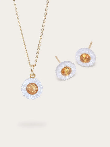 Carved Daisy Necklace and Earrings Set