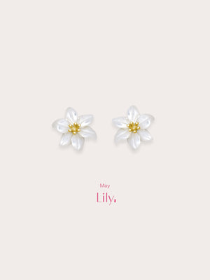 Carved Lily Stud Earrings 18K Gold (4) – Mondays Made Flower & Birthstone Jewelry Singapore