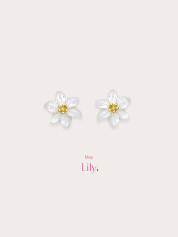 Carved Lily Stud Earrings 18K Gold (4) – Mondays Made Flower & Birthstone Jewelry Singapore