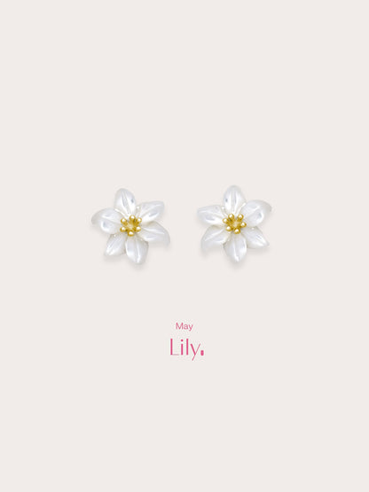 Carved Lily Stud Earrings 18K Gold (4) – Mondays Made Flower & Birthstone Jewelry Singapore