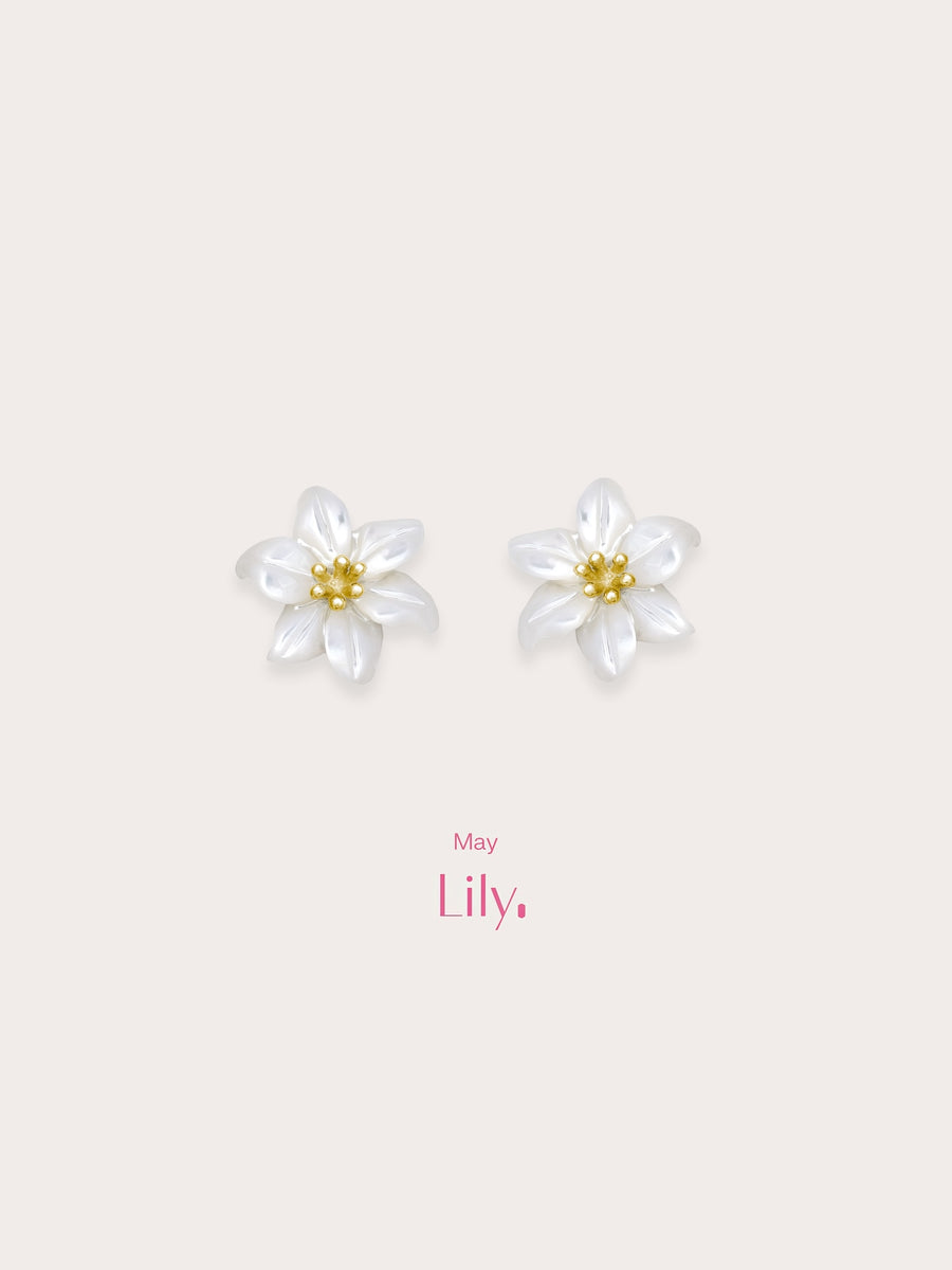 Carved Lily Stud Earrings 18K Gold (4) – Mondays Made Flower & Birthstone Jewelry Singapore