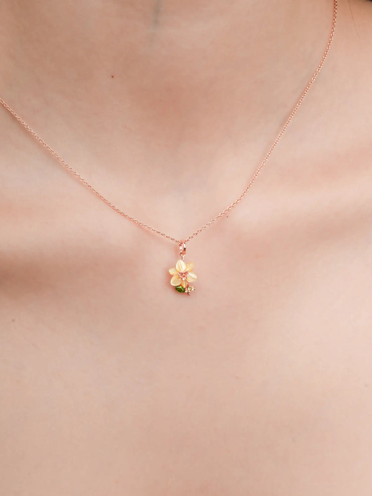 Carved Daffodil Necklace 18K Rose Gold (2) – Mondays Made Flower & Birthstone Jewelry Singapore