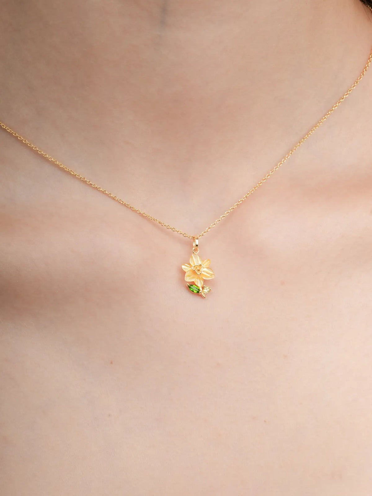 Carved Daffodil Necklace 18K Gold (2) – Mondays Made Flower & Birthstone Jewelry Singapore