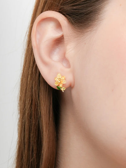 Carved Daffodil Stud Earrings 18K Gold (3) – Mondays Made Flower & Birthstone Jewelry Singapore