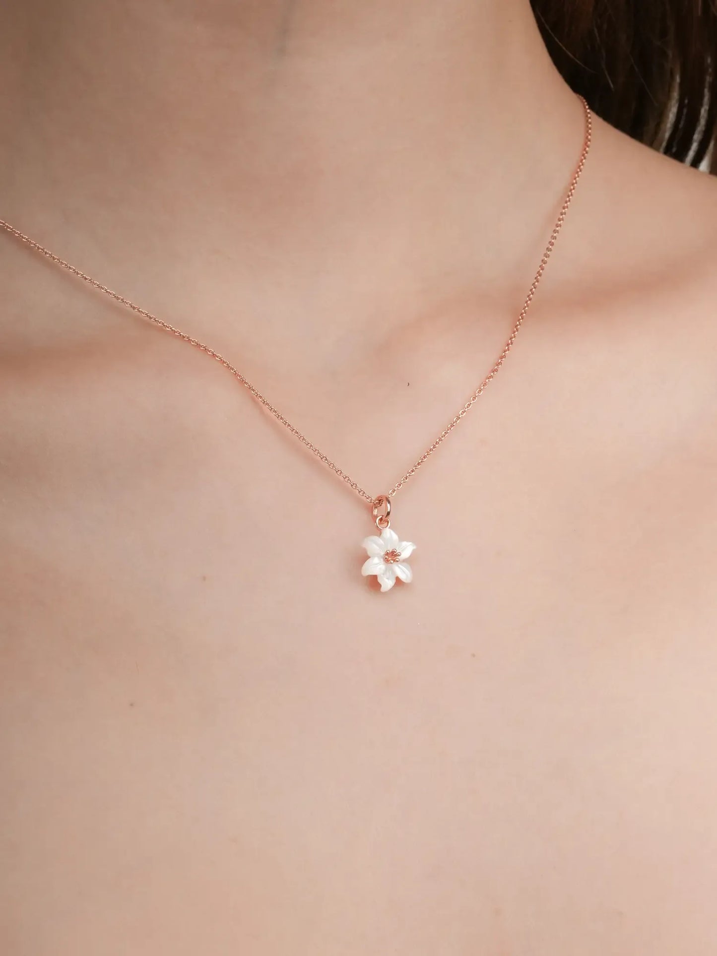 雕刻百合花項鍊