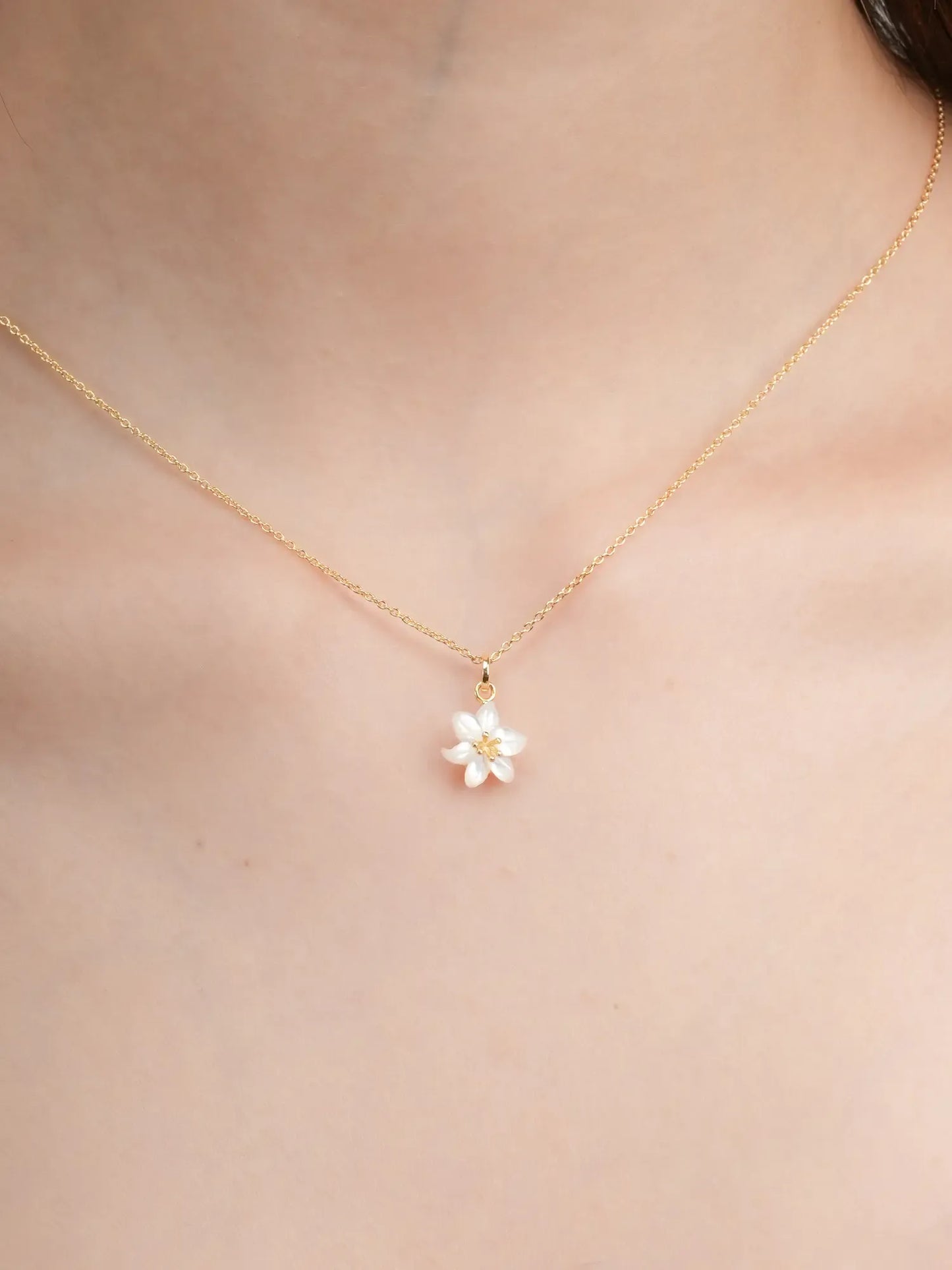雕刻百合花項鍊