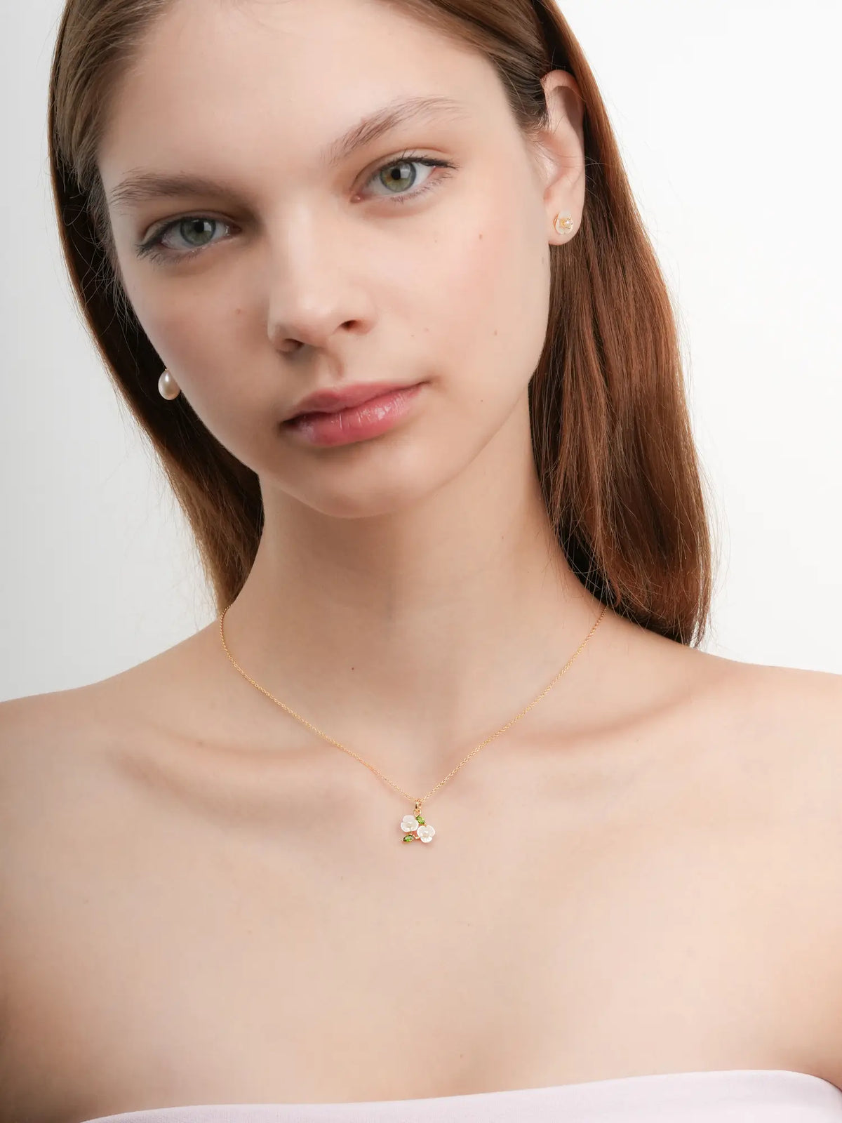 Carved Snowdrop Cluster Necklace 18K Gold (4) – Mondays Made Flower & Birthstone Jewelry Singapore