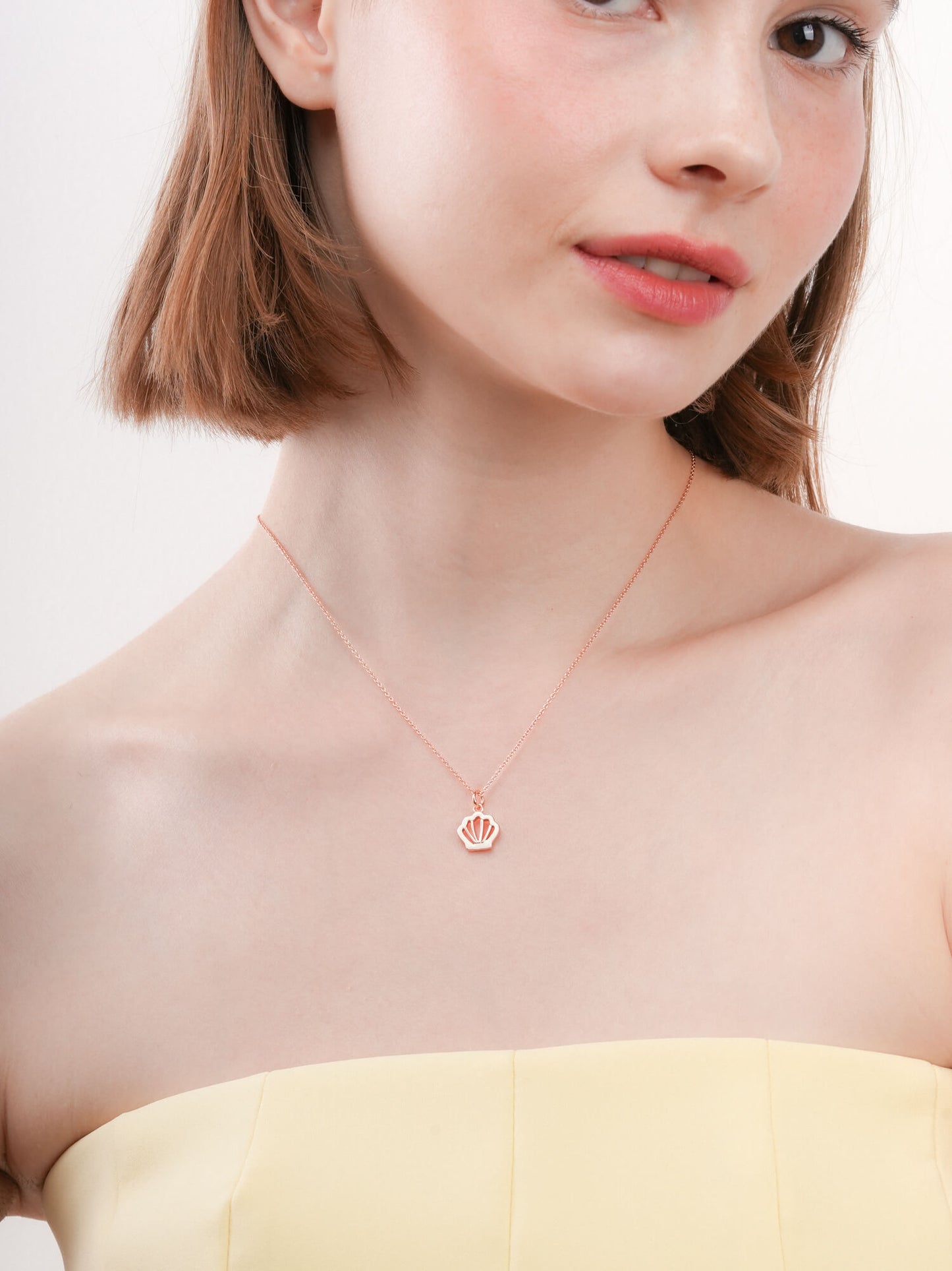 Cream Seashell Necklace - Reversible Enamel Moissanite