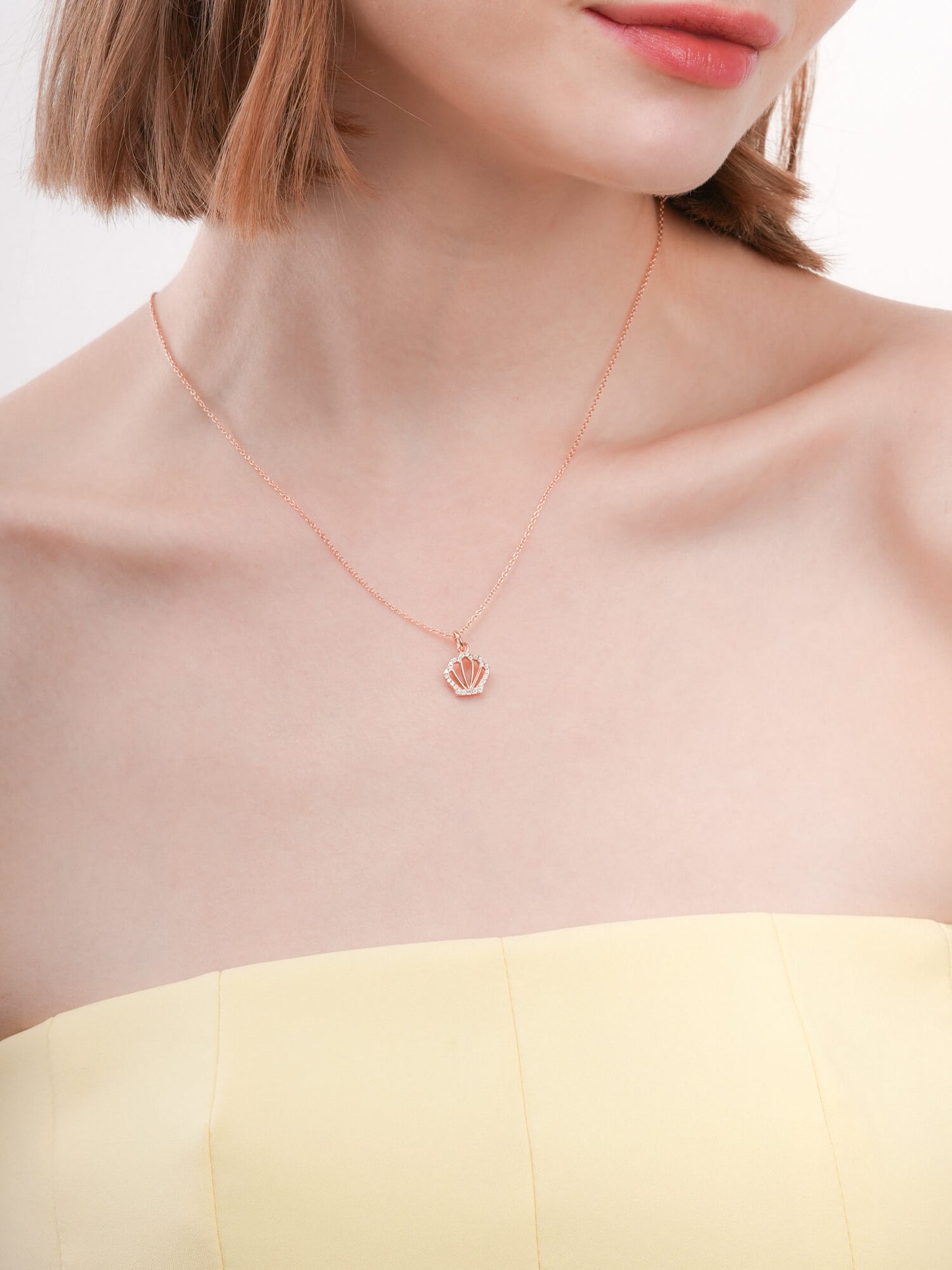 Cream Seashell Necklace - Reversible Enamel Moissanite