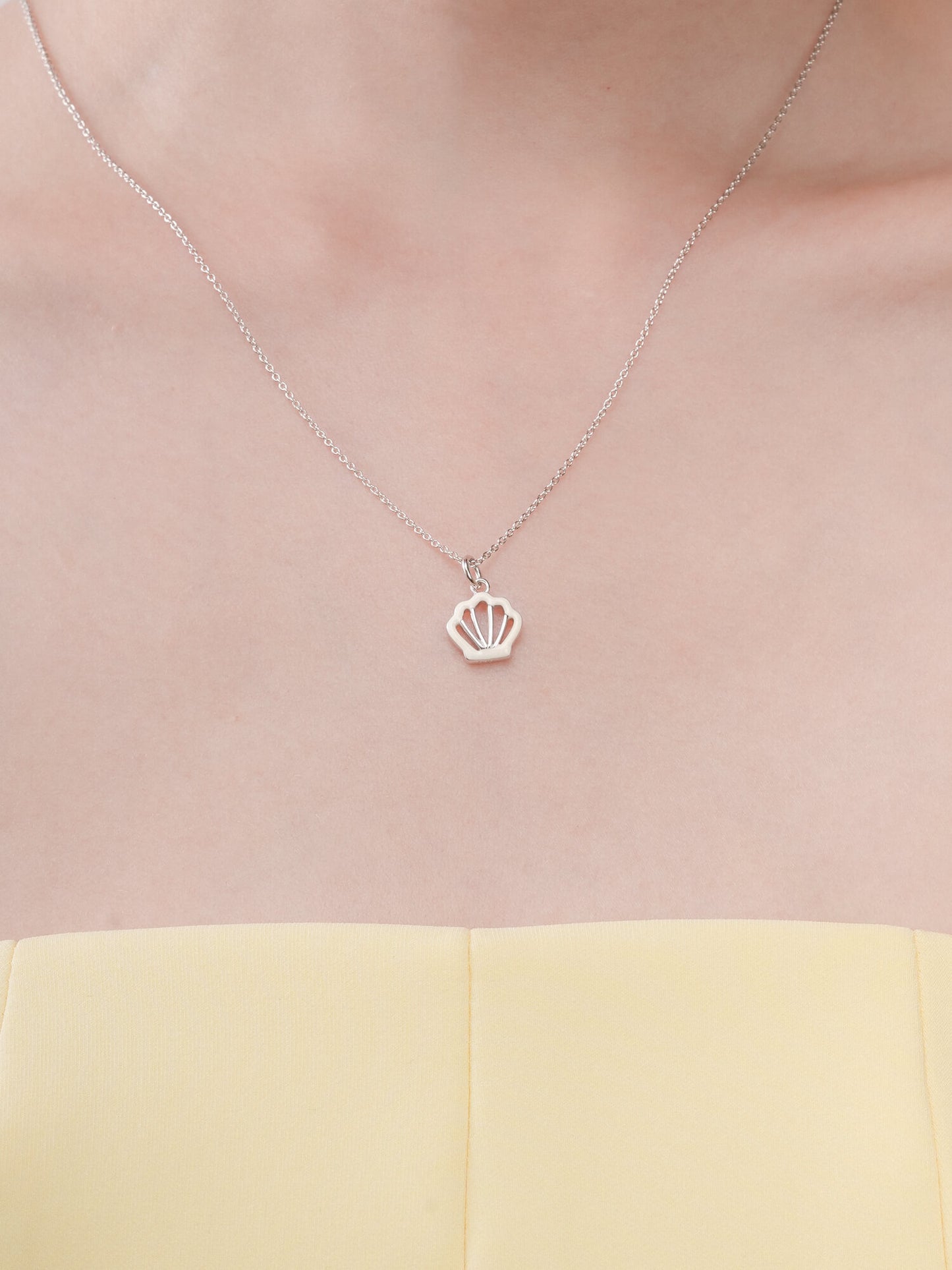 Cream Seashell Necklace - Reversible Enamel Moissanite