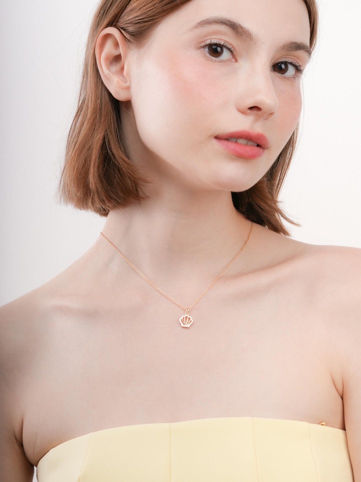 Cream Seashell Necklace - Reversible Enamel Moissanite
