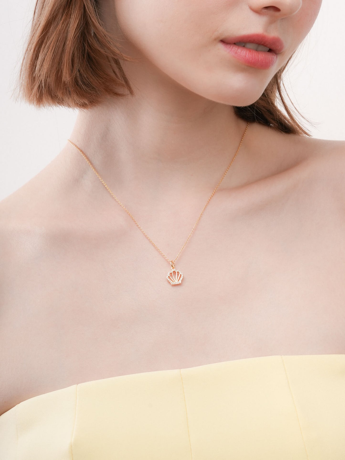 Cream Seashell Necklace - Reversible Enamel Moissanite