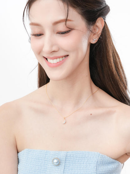 Crescent Moon Necklace Reversible 18K Gold (2) – Mondays Made Flower & Birthstone Jewelry Singapore