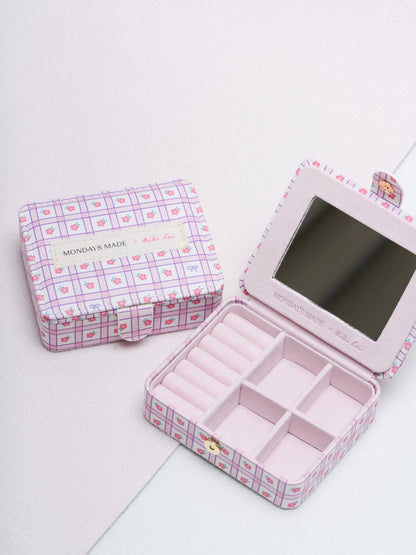 M Mx Mr Travel Jewelry Case Interior Exterior – Mondays Made Flower & Birthstone Jewelry Singapore