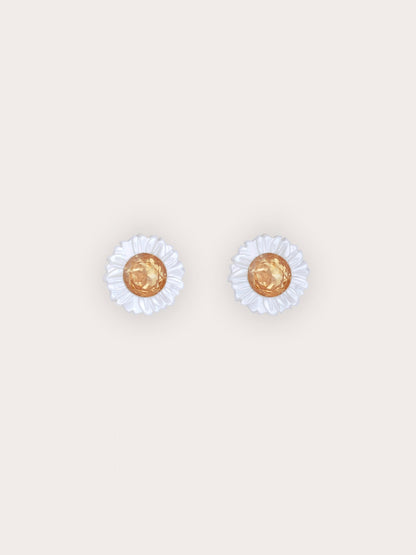 Mother of Pearl Daisy Stud 18K Gold – Mondays Made Flower & Birthstone Jewelry Singapore