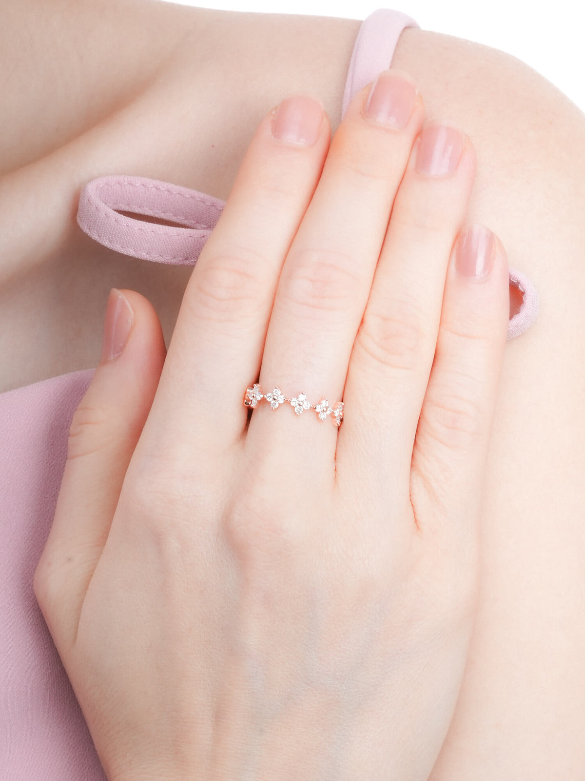 Moissanite Clover Band Reversible 18K Rose Gold (5) – Mondays Made Flower & Birthstone Jewelry Singapore