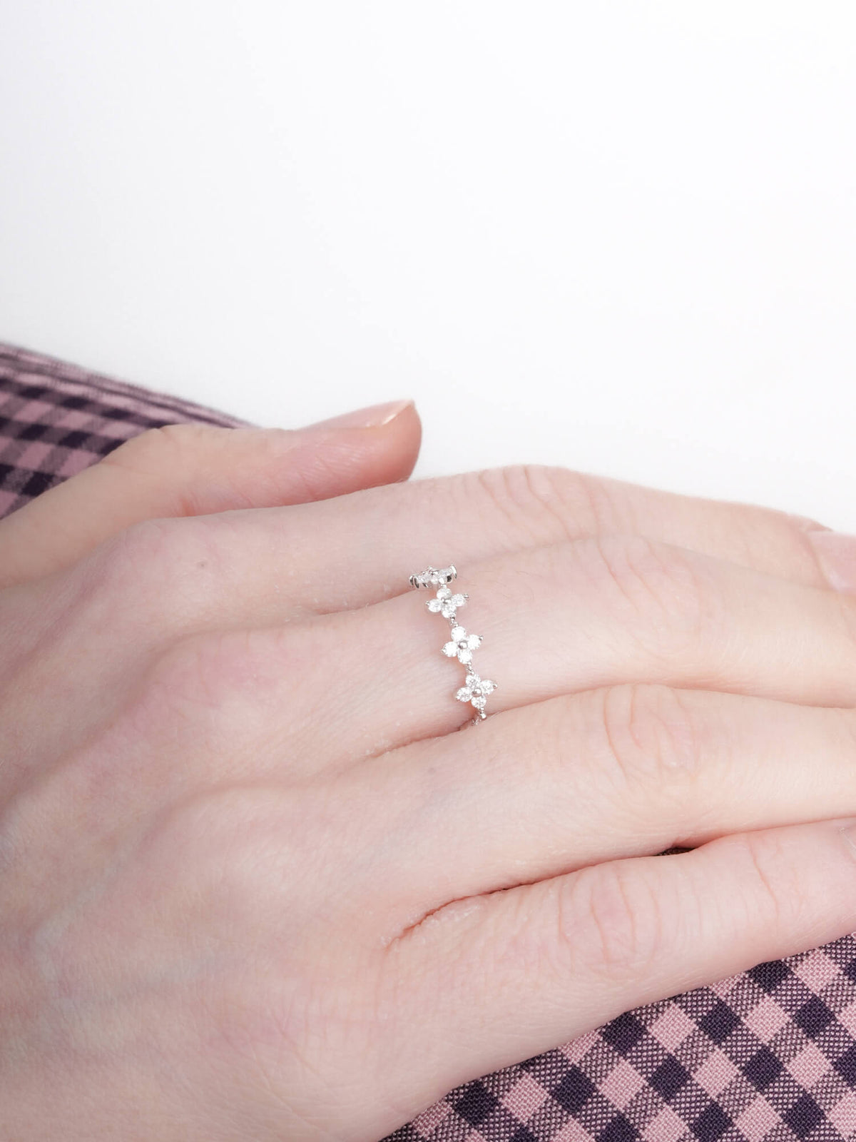Moissanite Clover Band Reversible S925 Silver Rhodium (5) – Mondays Made Flower & Birthstone Jewelry Singapore