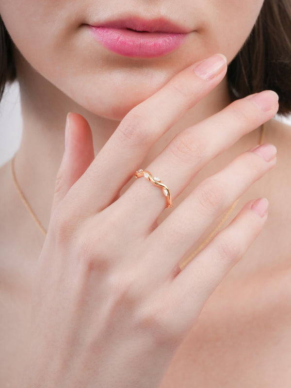 Moissanite Wavy Band 18K Gold (2) – Mondays Made Flower & Birthstone Jewelry Singapore