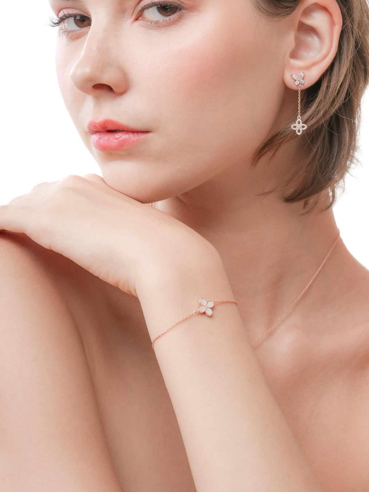 Motherof Pearl Clover Bracelet Reversible 18K Rose Gold (5) – Mondays Made Flower & Birthstone Jewelry Singapore