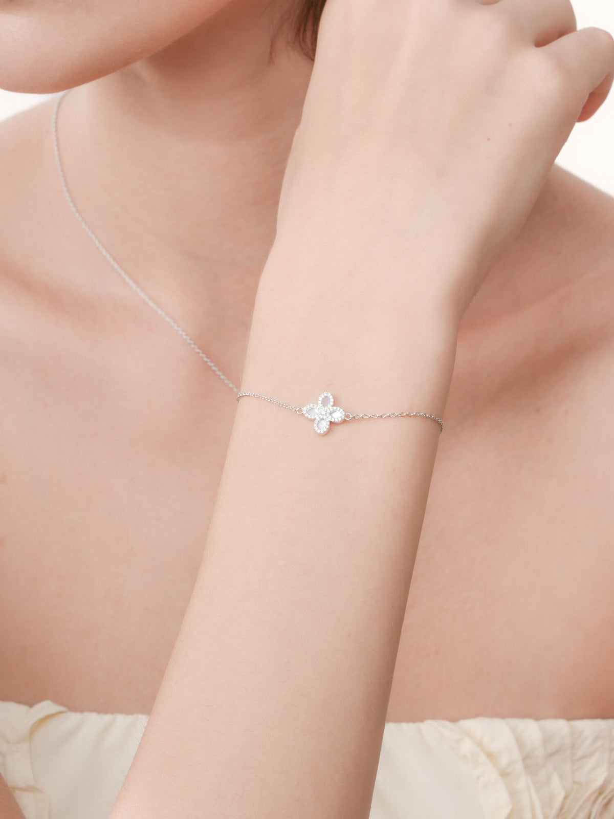 Motherof Pearl Clover Bracelet Reversible S925 Silver Rhodium (4) – Mondays Made Flower & Birthstone Jewelry Singapore