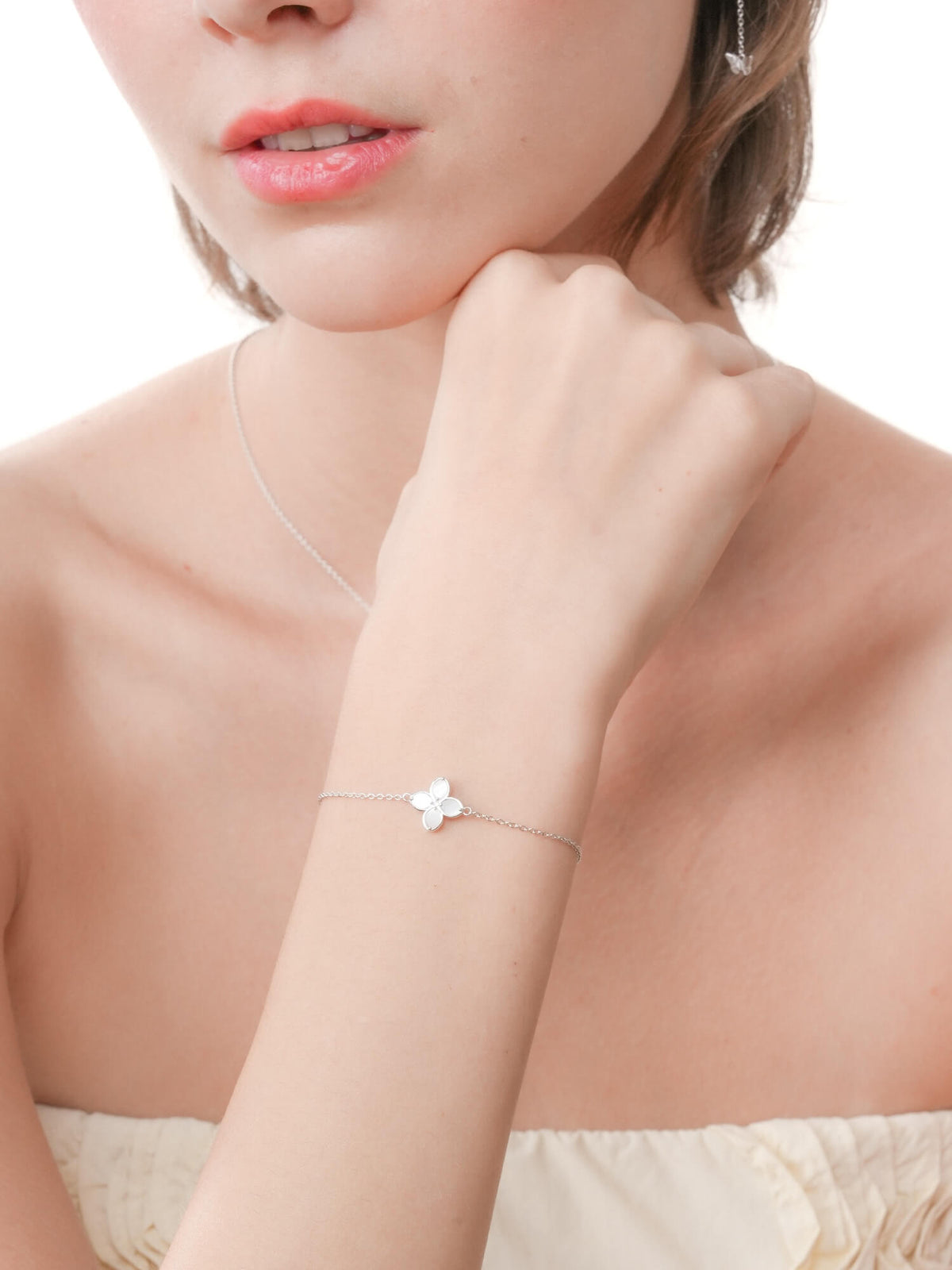 Motherof Pearl Clover Bracelet Reversible S925 Silver Rhodium (5) – Mondays Made Flower & Birthstone Jewelry Singapore