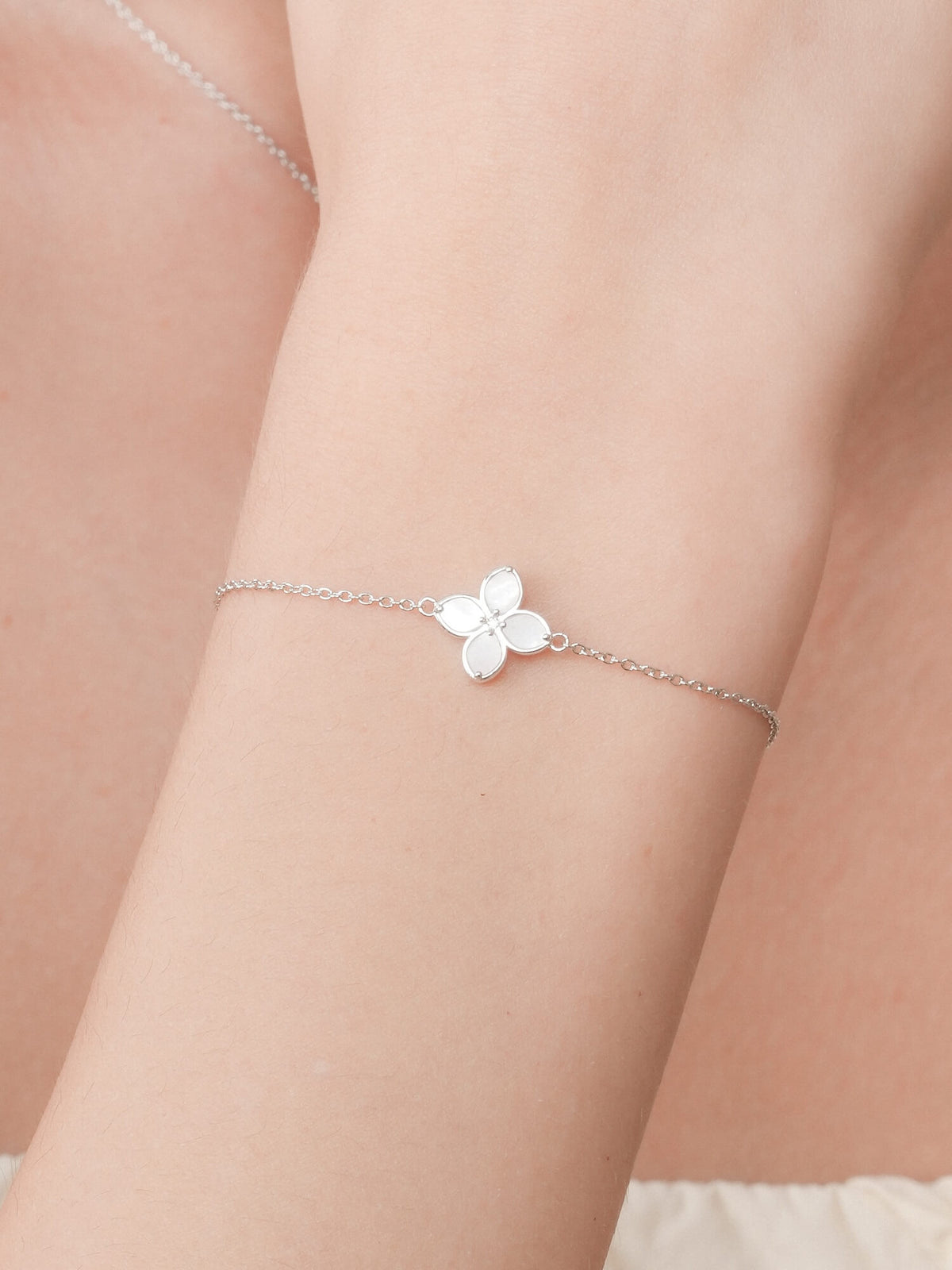 Motherof Pearl Clover Bracelet Reversible S925 Silver Rhodium (6) – Mondays Made Flower & Birthstone Jewelry Singapore