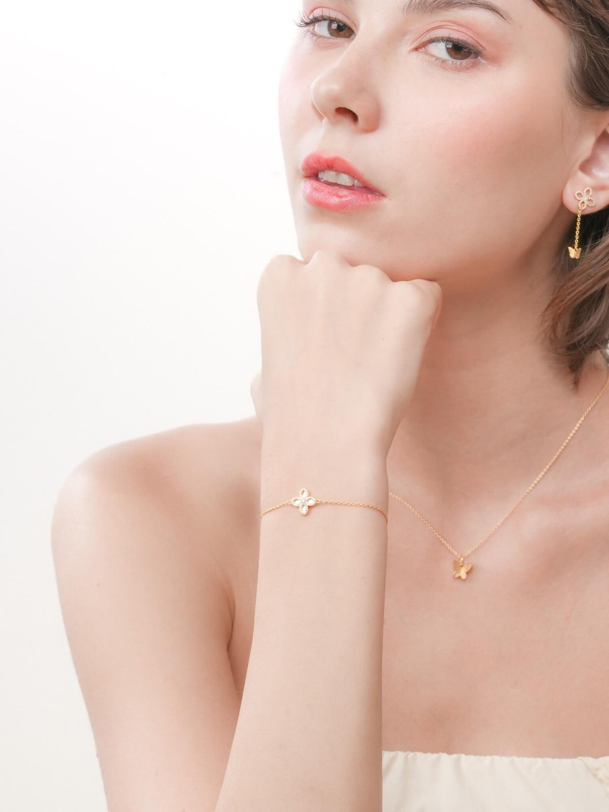 Motherof Pearl Clover Bracelet Reversible 18K Gold (7) – Mondays Made Flower & Birthstone Jewelry Singapore