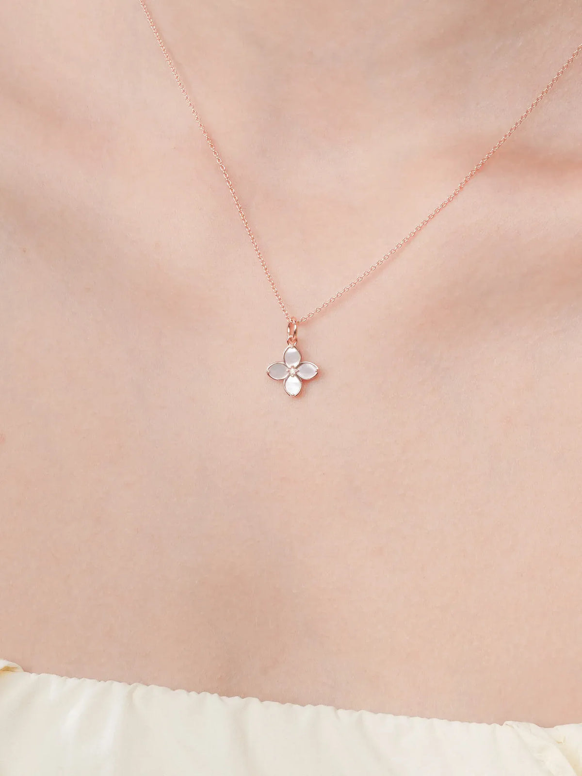 Mother of Pearl Clover Necklace – Reversible