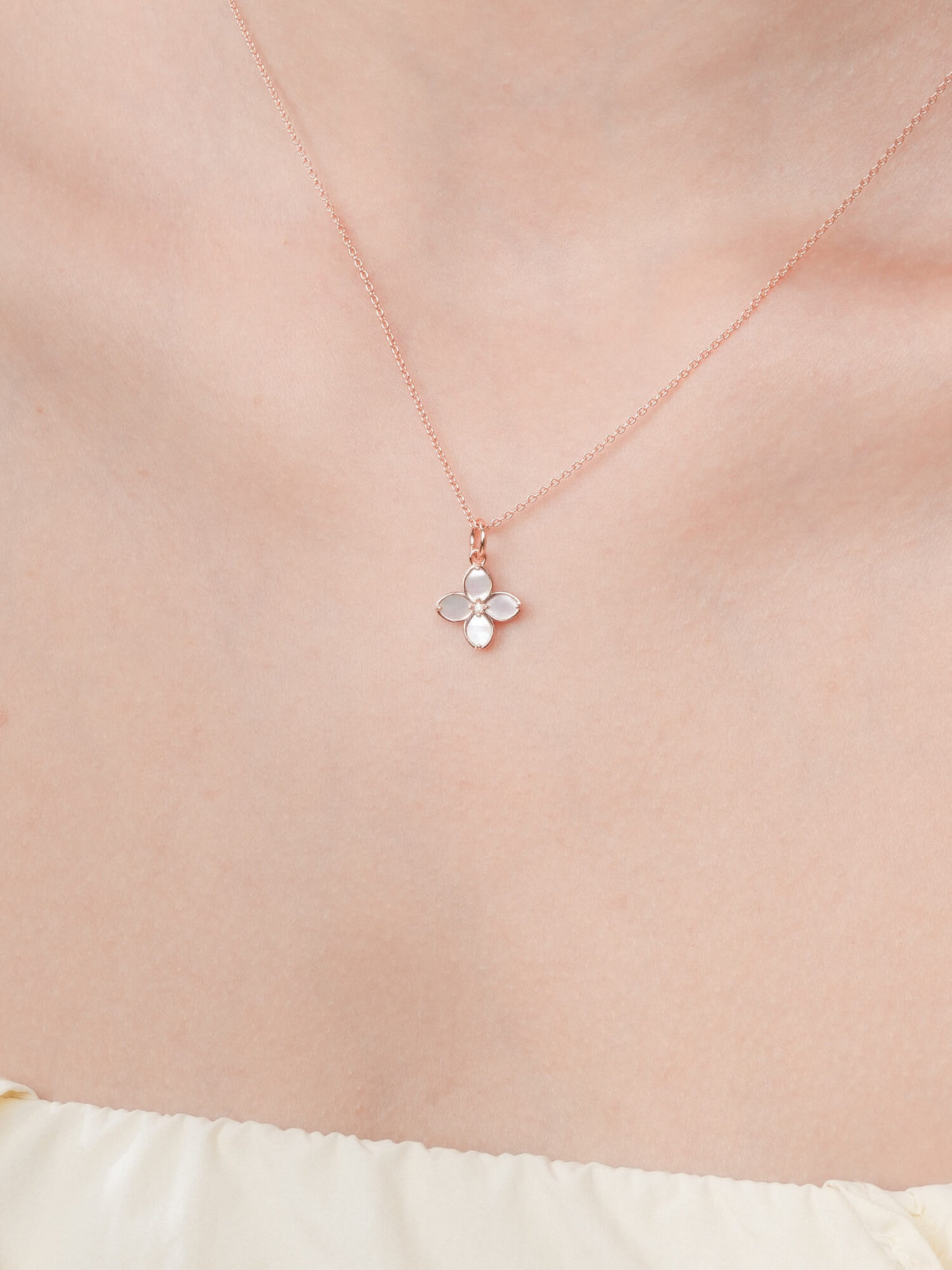 Motherof Pearl Clover Necklace Reversible 18K Rose Gold (15) – Mondays Made Flower & Birthstone Jewelry Singapore