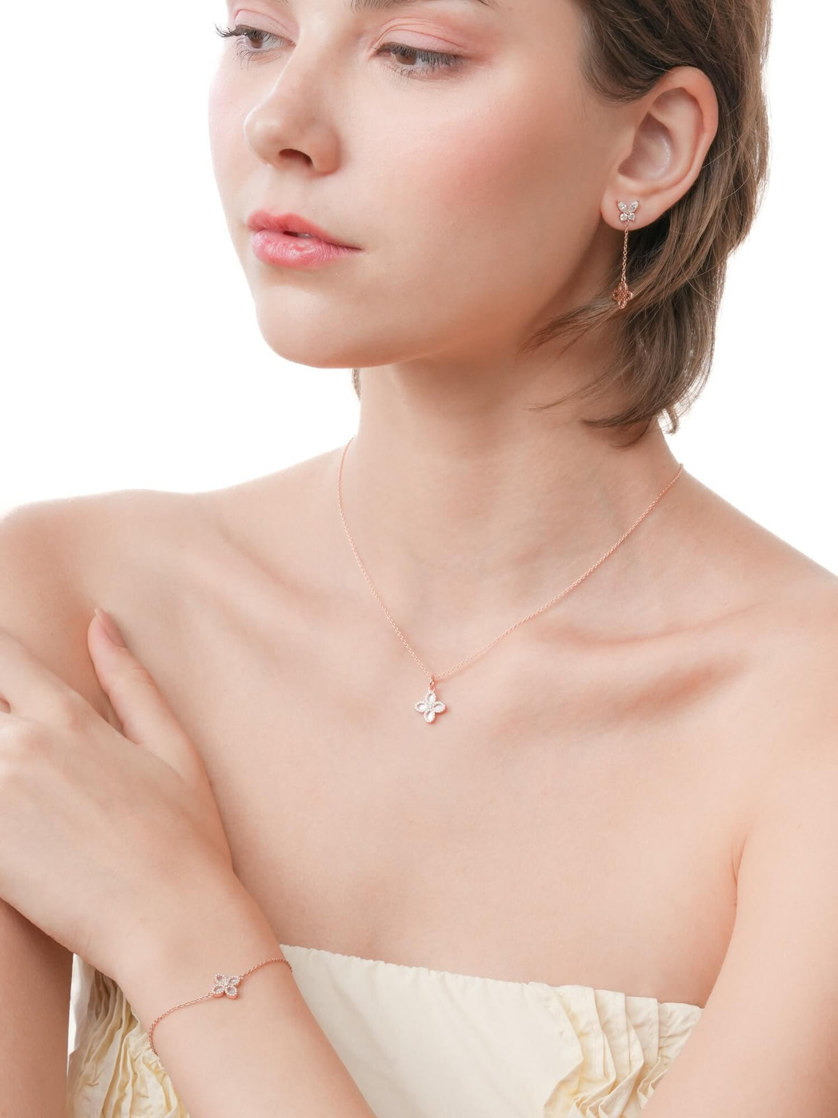 Motherof Pearl Clover Necklace Reversible 18K Rose Gold (16) – Mondays Made Flower & Birthstone Jewelry Singapore