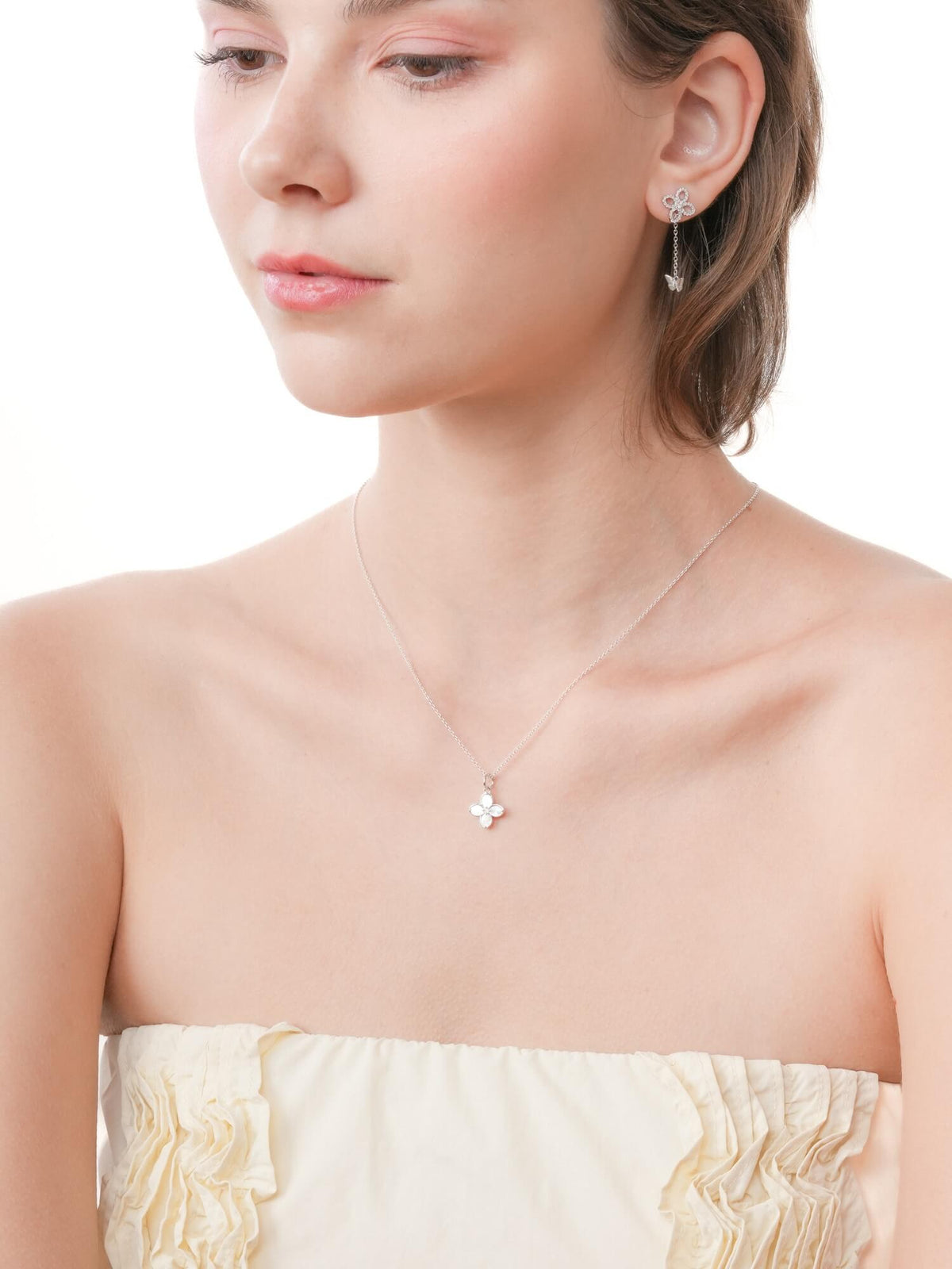 Motherof Pearl Clover Necklace Reversible S925 Silver Rhodium (18) – Mondays Made Flower & Birthstone Jewelry Singapore