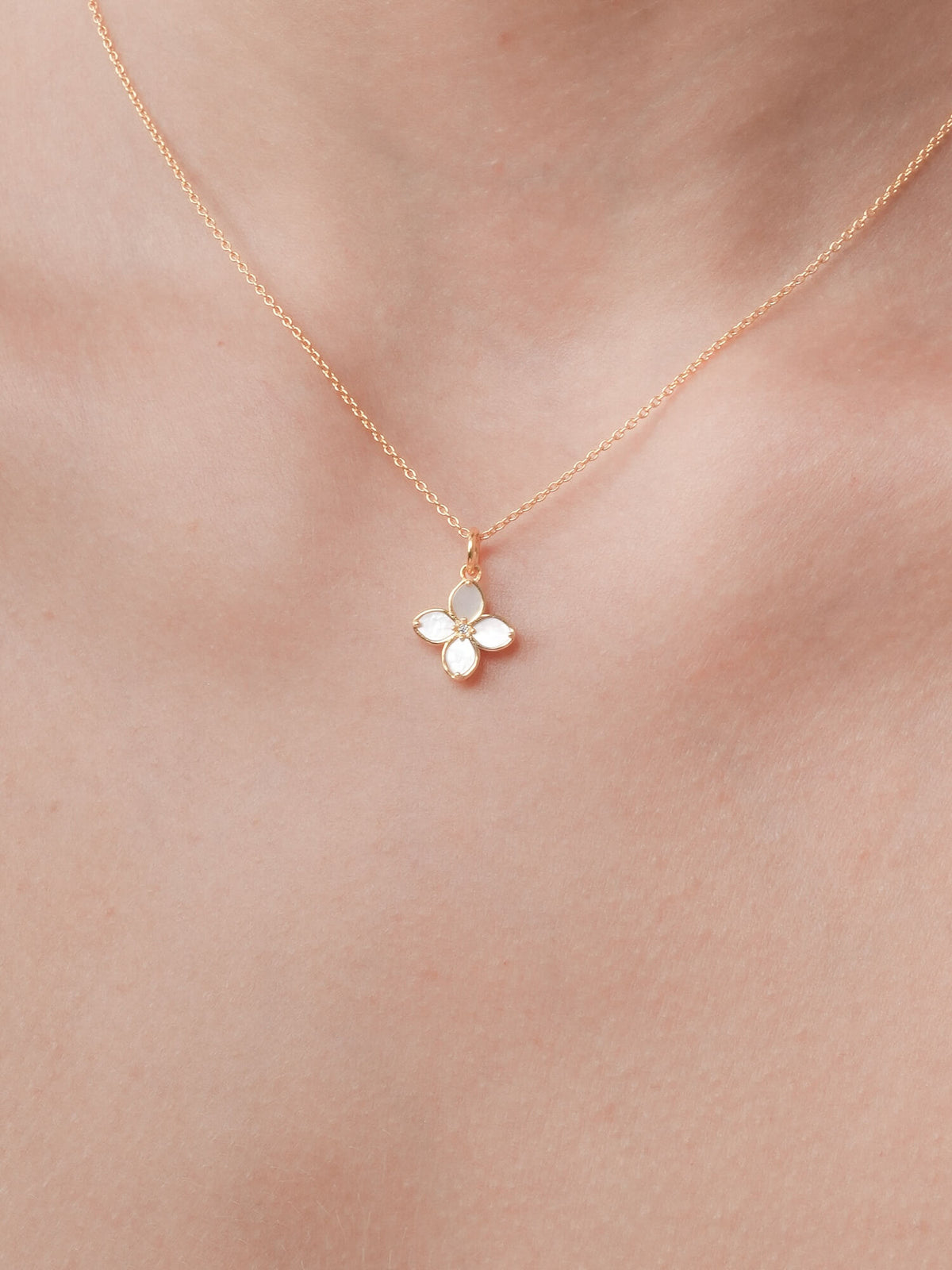 Motherof Pearl Clover Necklace Reversible 18K Gold (14) – Mondays Made Flower & Birthstone Jewelry Singapore