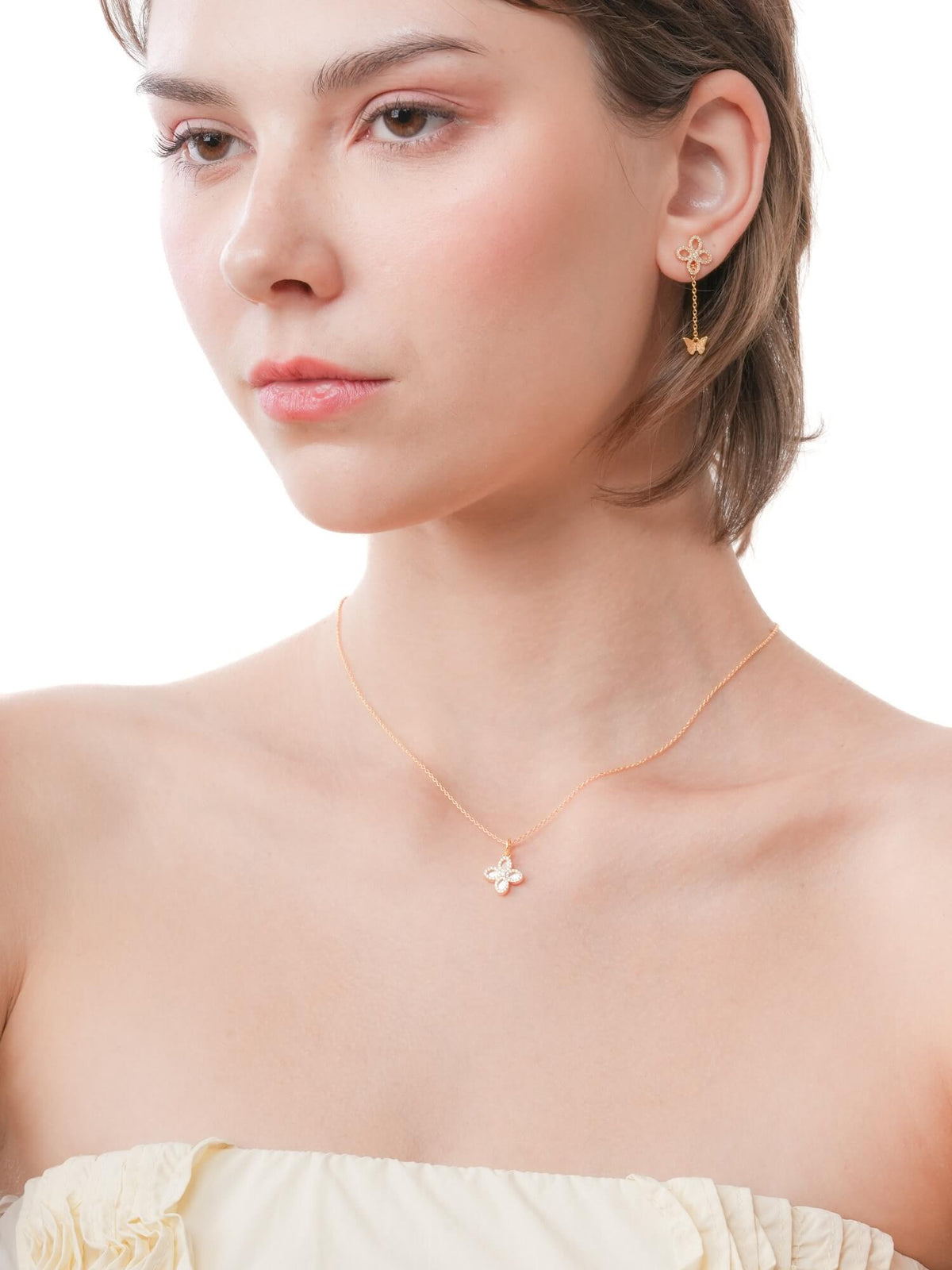 Motherof Pearl Clover Necklace Reversible 18K Gold (15) – Mondays Made Flower & Birthstone Jewelry Singapore
