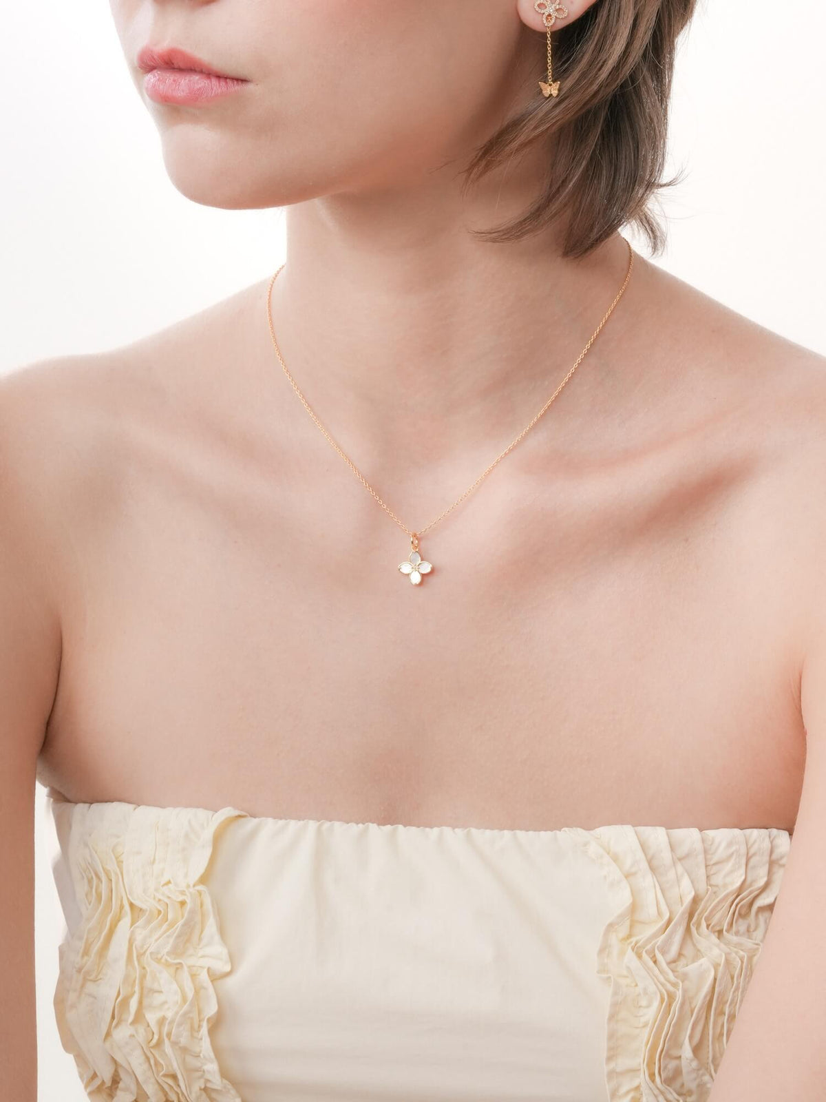 Motherof Pearl Clover Necklace Reversible 18K Gold (16) – Mondays Made Flower & Birthstone Jewelry Singapore