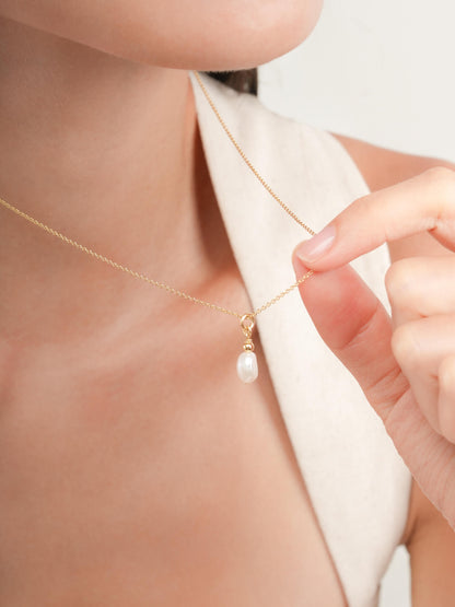Baroque Pearl Drop Necklace 18K Gold (5) – Mondays Made Flower & Birthstone Jewelry Singapore