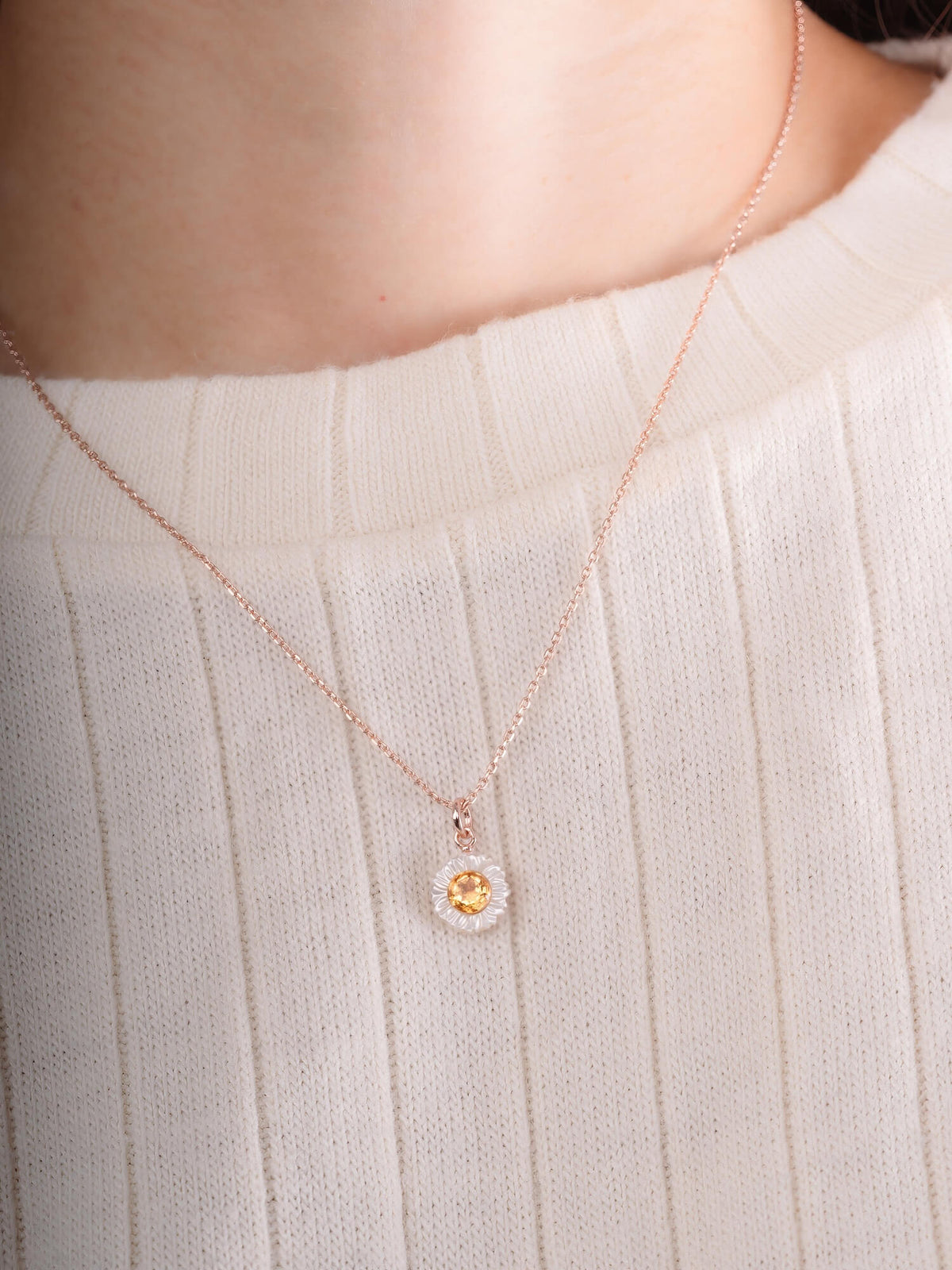 Daisy Necklace 18K Rose Gold (2) – Mondays Made Flower & Birthstone Jewelry Singapore