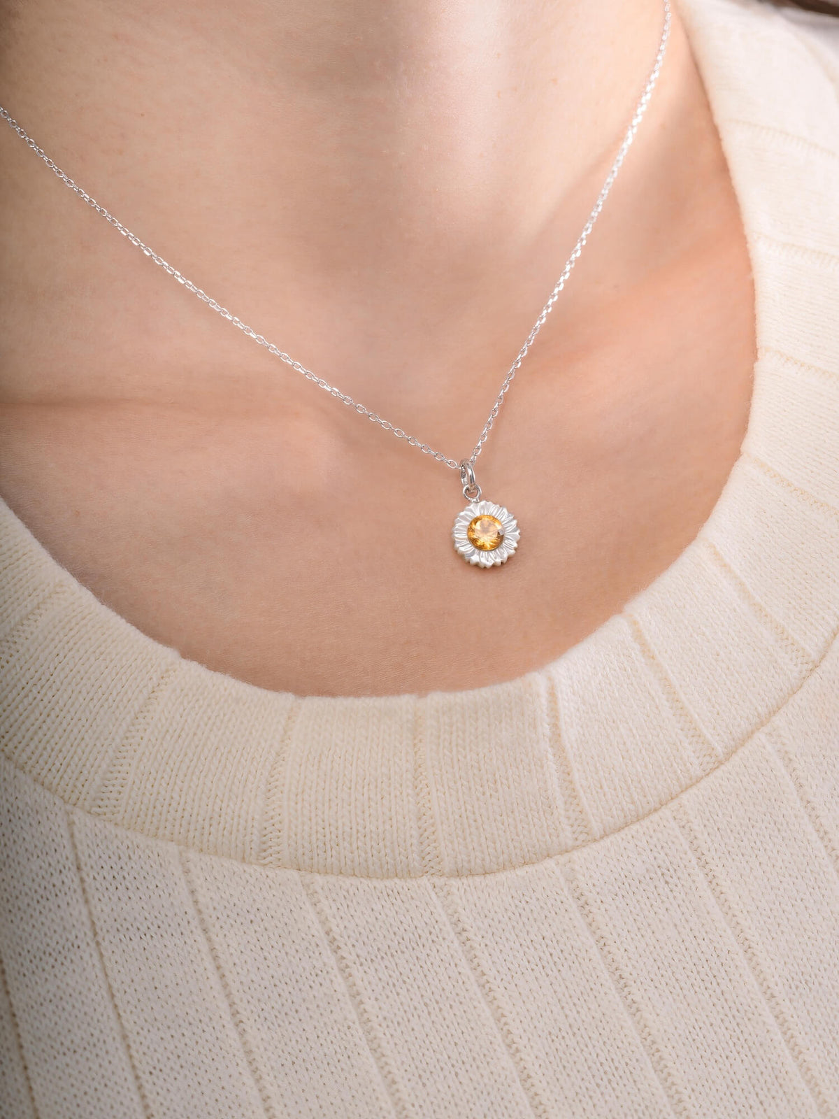 Daisy Necklace S925 Silver Rhodium (2) – Mondays Made Flower & Birthstone Jewelry Singapore