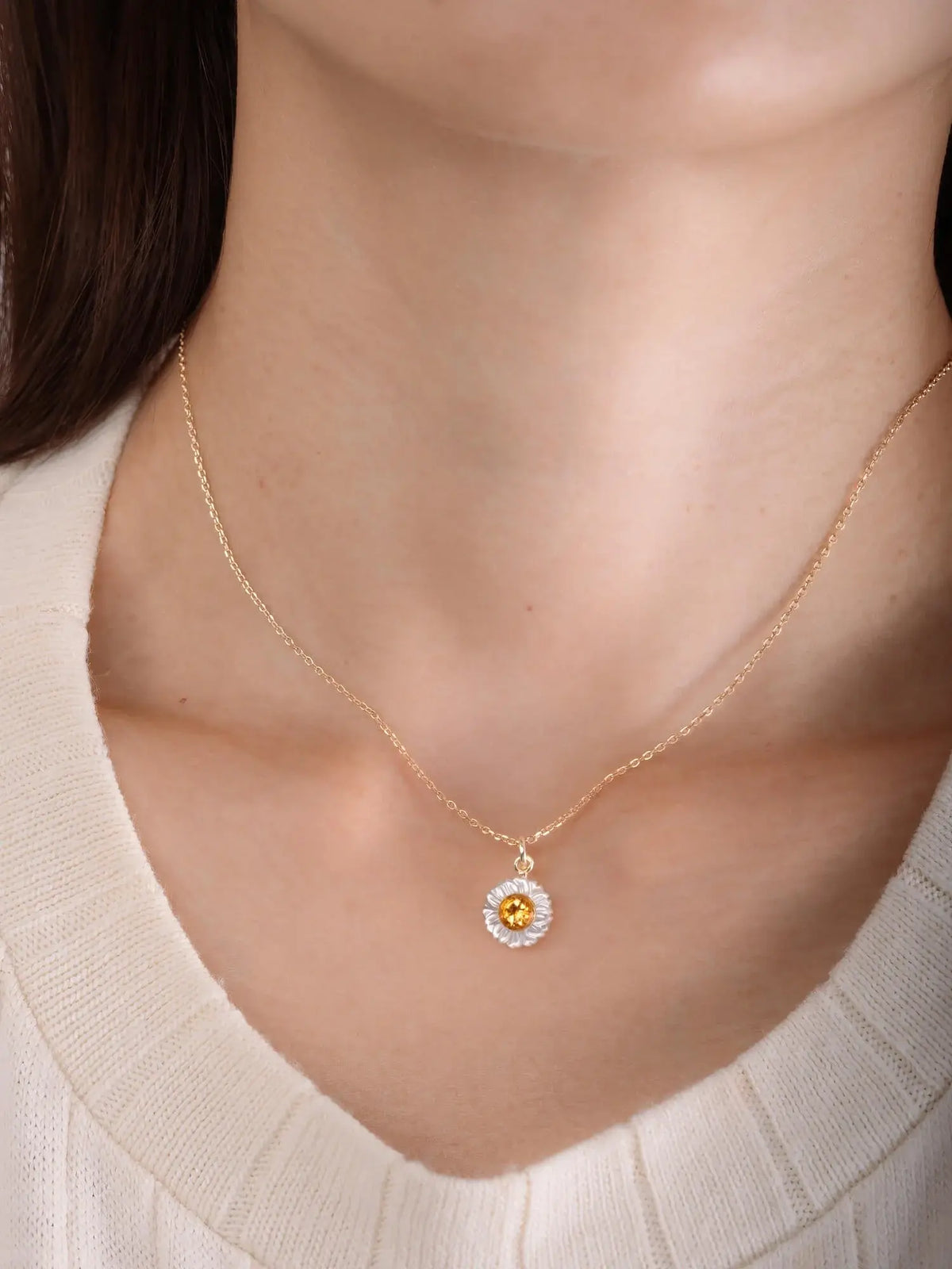 Carved Daisy Necklace