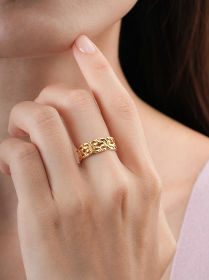 Entwined Chain Ring 18K Gold (1) – Mondays Made Flower & Birthstone Jewelry Singapore
