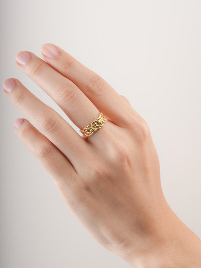 Entwined Chain Ring 18K Gold (2) – Mondays Made Flower & Birthstone Jewelry Singapore
