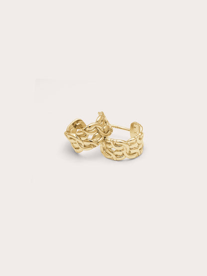 Entwined Hoop 18K Gold Close Up – Mondays Made Flower & Birthstone Jewelry Singapore