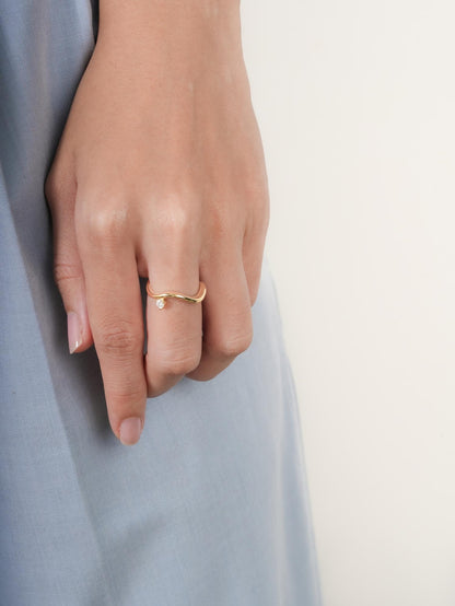 Floating Moissanite Wave Ring 18K Gold (3) – Mondays Made Flower & Birthstone Jewelry Singapore