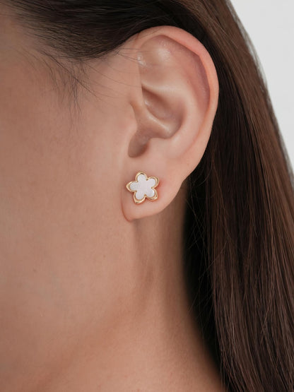 Mother of Pearl Sakura Stud Earrings 18K Gold (4) – Mondays Made Flower & Birthstone Jewelry Singapore