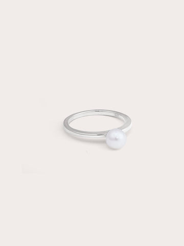 Pearl Ring S925 Silver Rhodium Close Up – Mondays Made Flower & Birthstone Jewelry Singapore