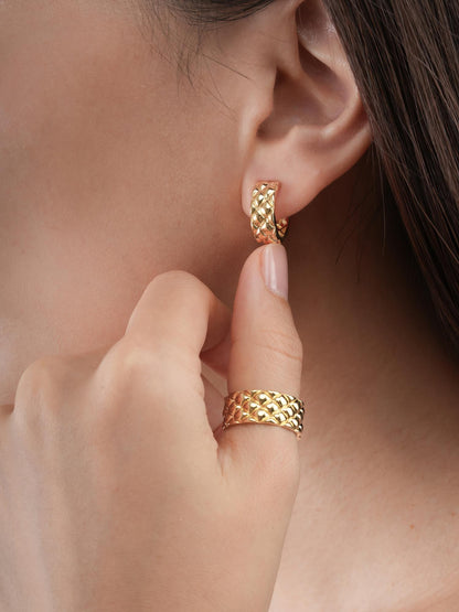 Puffy Quilt Hoop Earrings 18K Gold (2) – Mondays Made Flower & Birthstone Jewelry Singapore