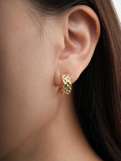 Puffy Quilt Hoop Earrings 18K Gold (1) – Mondays Made Flower & Birthstone Jewelry Singapore